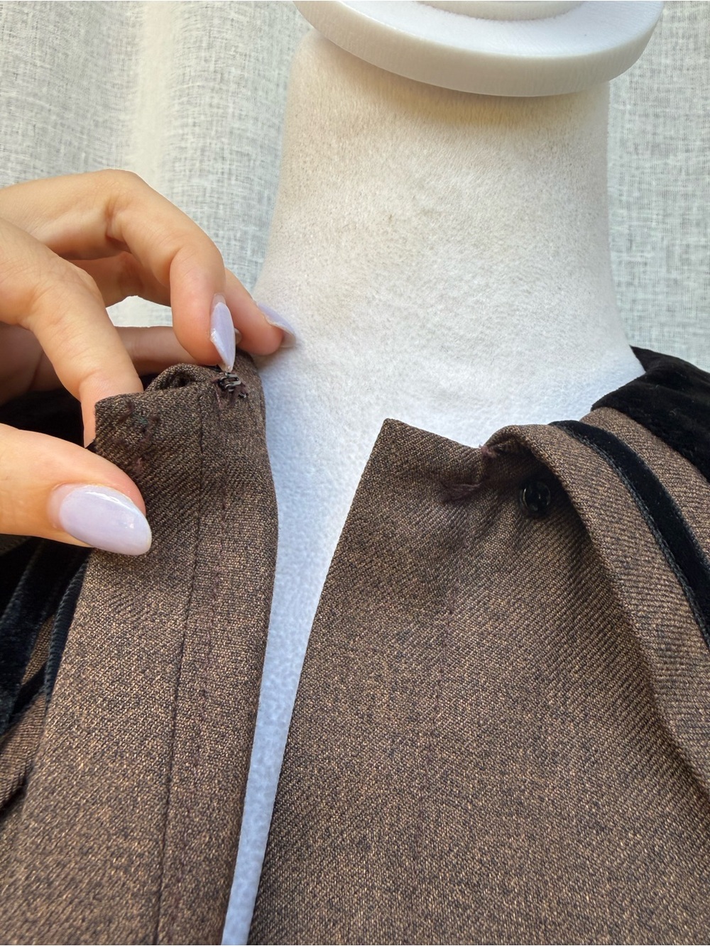 1950 Re Go fashion Brown with black velvet neckline a line dress - Picture 5 of 13